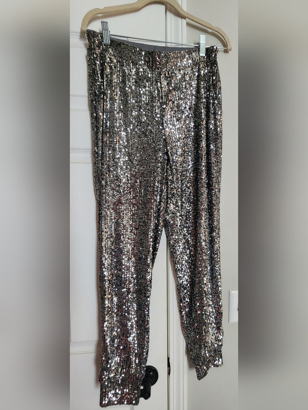 Cable & Gauge Womens Silver Sequin Joggers